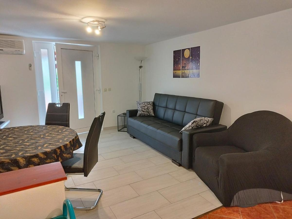 Apartman Iva *